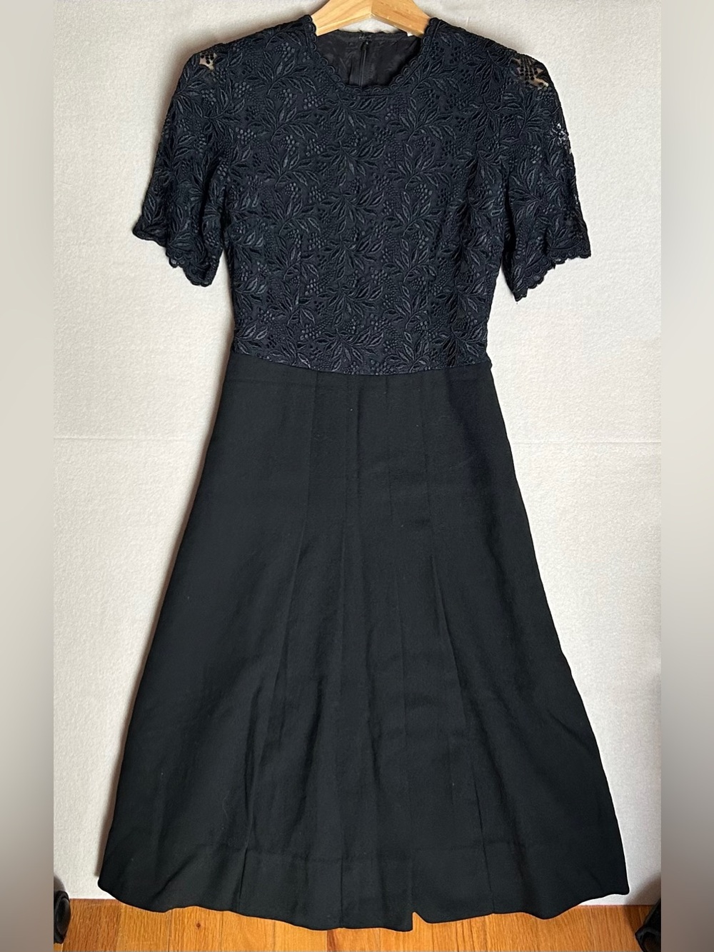 💜 Elegant Black Lace Top A-Line Dress